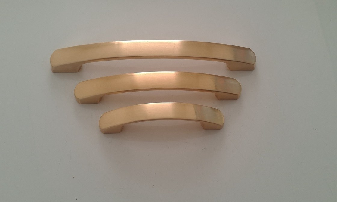 64 96 128mm تسحب أثاث الفضاء ومقابض دولاب مقابض 6004 سبائك الزنك الساتان والنيكل والذهب